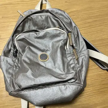 Kipling 실버 백팩 원형 로고 더블 지퍼