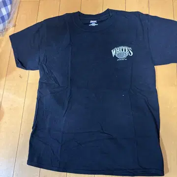 Hanes 블랙 티셔츠 화이트 부츠