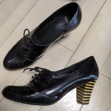 CAMPER 블랙 레이스업 슈즈 스트라이프 힐