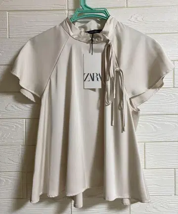 ZARA 자라 리본 디테일 플루이드 상의 화이트