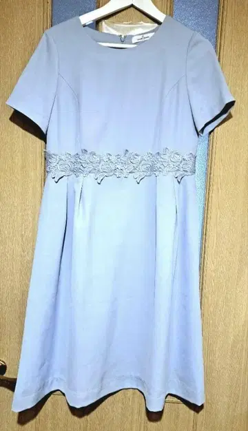 새상품급 갤러리 비스콘티 M 깨끗한 자수 원피스 2 게재