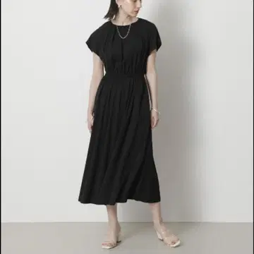 크리 컴포트 라운드 넥 허리 개더 원피스