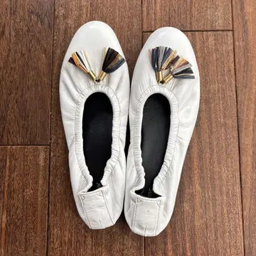 pippichic 피피시크 화이트 가죽 발레 슈즈 태슬 포함