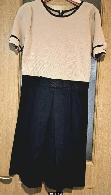 새상품급 갤러리 비스콘티  깔끔한 리본 원피스 2 M  게재