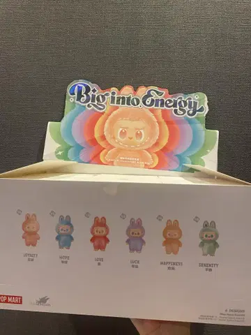 LABUBU THE MONSTERS 에너지에 열중!