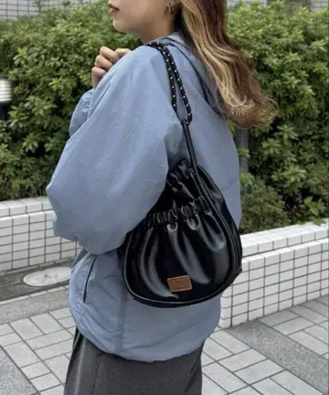 CPCM 블랙 숄더백