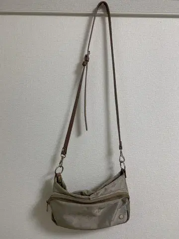 러셋 숄더백