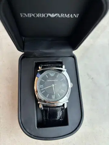 EMPORIO ARMANI 아날로그 시계 블랙 가죽
