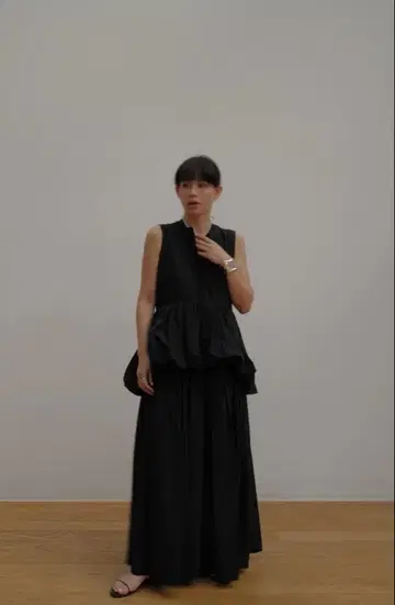 ETRETOKYO 벌룬 티어드 원피스 블랙