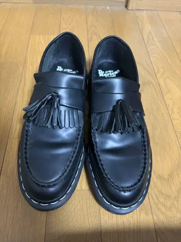 Dr.Martens 태슬 로퍼 에이드리언