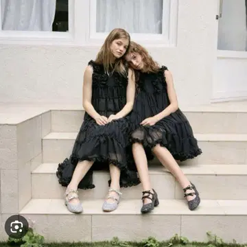 자신을 위한 순수한 프릴 레이어드 드레스