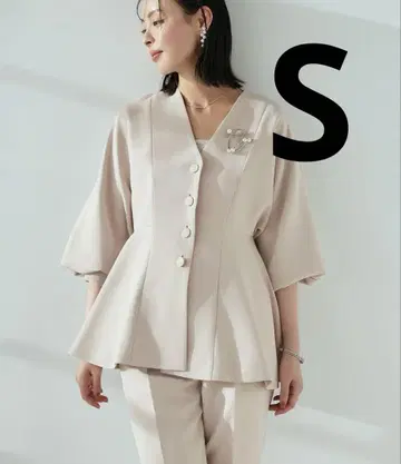 루이루에 노카라 돌먼 슬리브 페플럼 팬츠 수트 2개 세트업