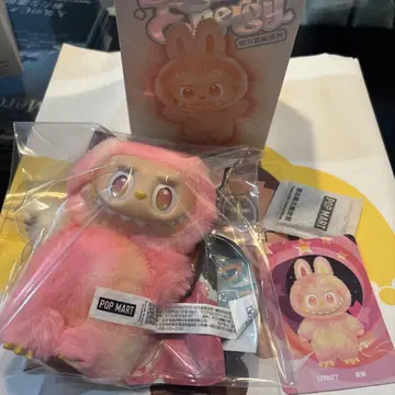 LABUBU THE MONSTERS 에너지에 열중!