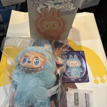 LABUBU THE MONSTERS Big into Energy