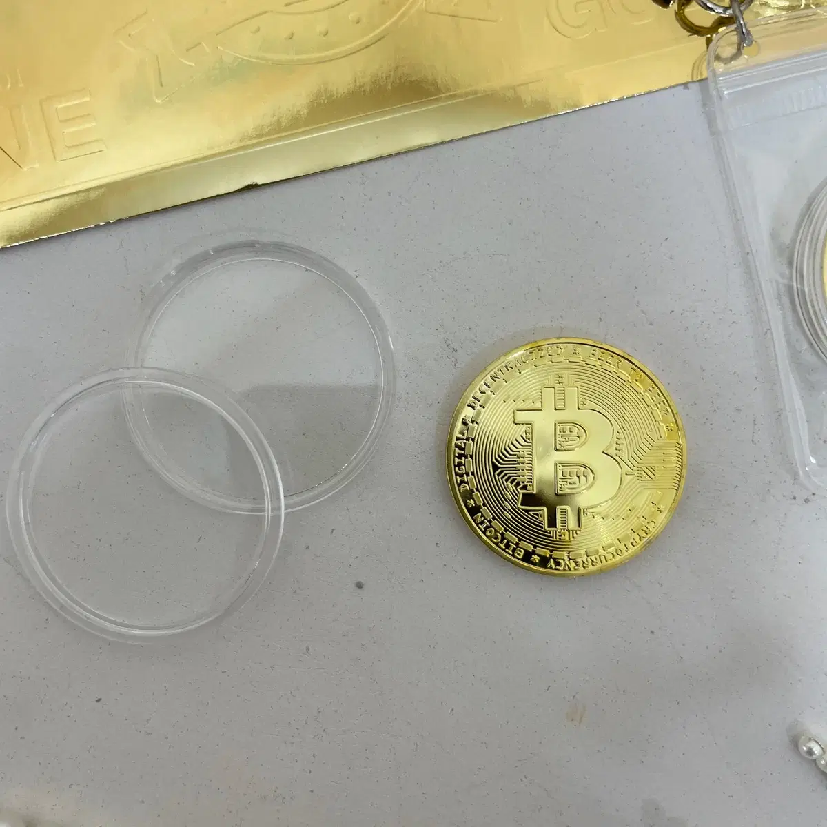 Bitcoin Model Commemorative Coin Virtual Currency Golden Coin Medal Keyring  Friend Gift #기념동전,#모형화페,#가상화폐,#비트코인모형,#비트코인소장 on Bunjang Global Site.