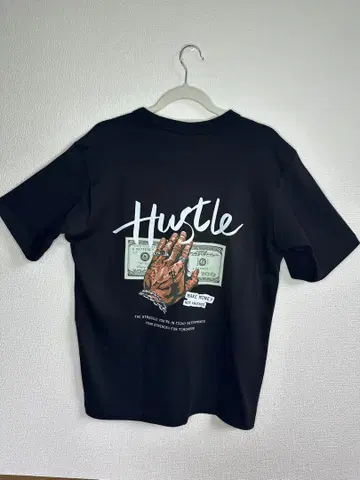 Hustle 그래픽 티셔츠 블랙
