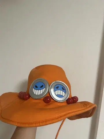 오렌지 컬러 캐릭터 모자