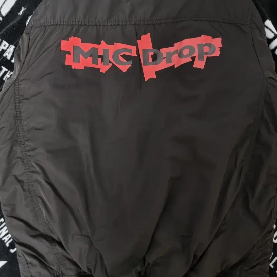 BTS　防弾少年団　POPUP　MICDROP　MA-1ジャンパー HOUSE OF BTSで販売 Mic Drop MA1 ブルゾン