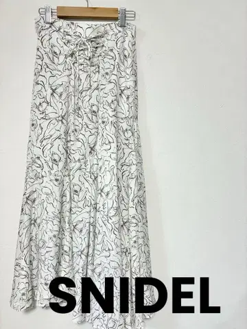 인기 상품 선착순 판매! snidel 꽃무늬 플레어 스커트