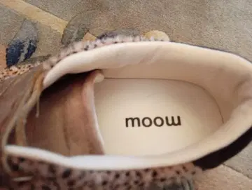 moow 브라운 계열 스니커즈 통굽 벨크로