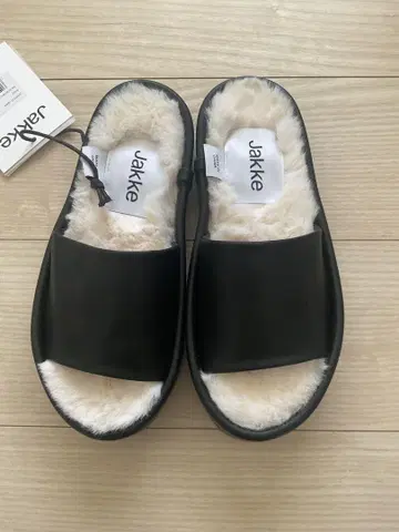 JAKKE LEAH SLIDE BLACK 샌들