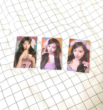 LESSERAFIM DIFFERENT 사쿠라 SAKURA 메로쿠로반 기타