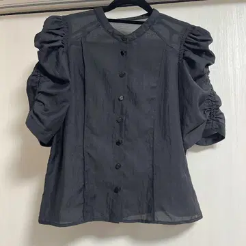 COCODEAL 개더 슬리브 퍼프 슬리브 셔츠 블라우스 블랙