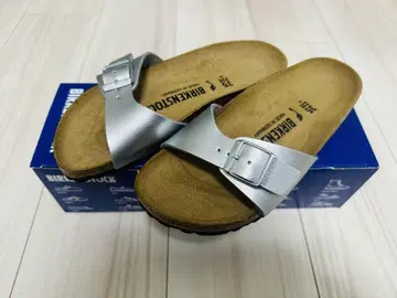 BIRKENSTOCK 실버 샌들 35
