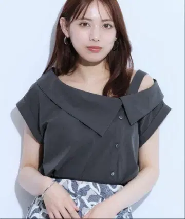 미사용 새상품 택 포함 마이 스트라다 아지메 오프 숄더 셔츠 블라우스