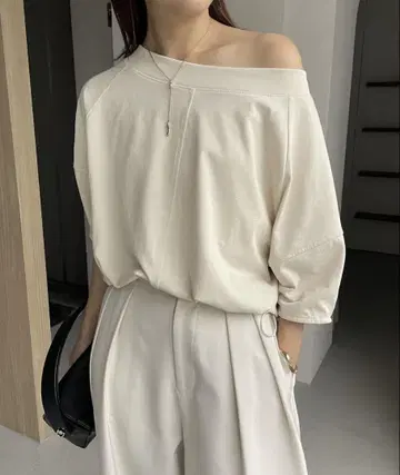 드로스트 보트넥 티셔츠 카프리슐레 마쥬 에크루