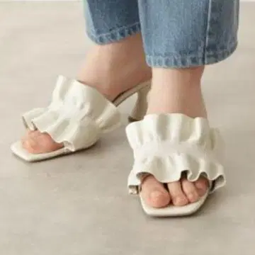 질스튜어트 프릴 뮬 24.0cm
