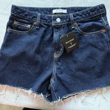 새상품 MOUSSY 다크 데님 숏 팬츠 사이즈 2