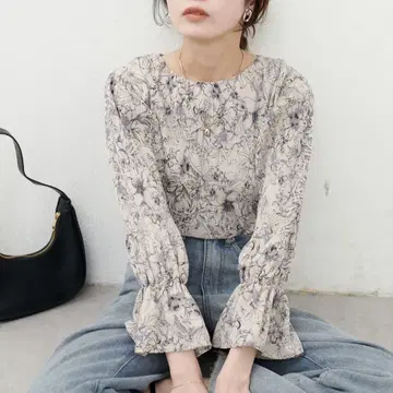내추럴 꾸뛰르 마조리카 플리츠 블라우스 꽃무늬