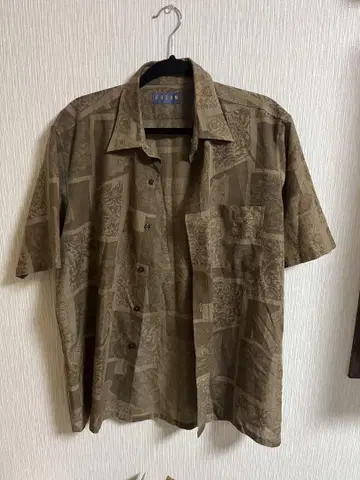 브라운 패턴 반팔 셔츠
