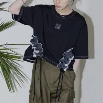 Eimee Law 사이드 프릴 드로스트 크롭 티셔츠