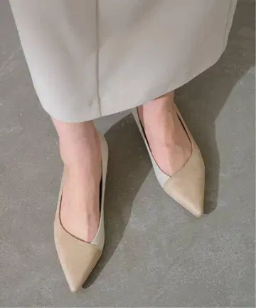 루타론 베이지 스틸레토 펌프스 로우 힐