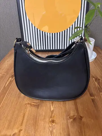 블랙 가죽 숄더백