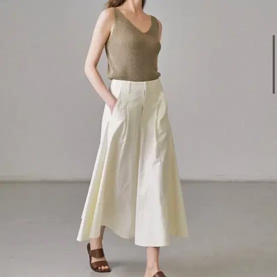 FACADE PATTERN ♥ Summer Wool Wide Bermuda Pants Facade Pattern Curved Summer Wool Pants Beige M on Bunjang
