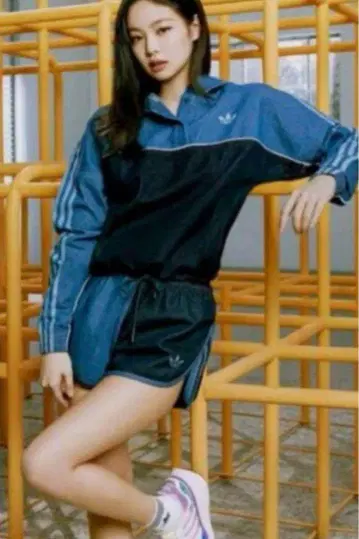 완판템 BLACKPINK 착용 아디다스 데님 숏팬츠