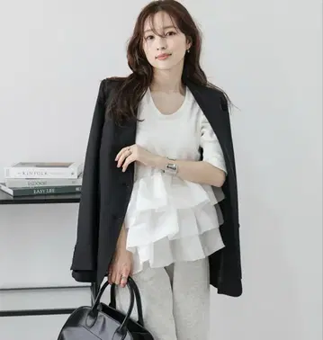 AMELY 프릴 반팔 상의 화이트