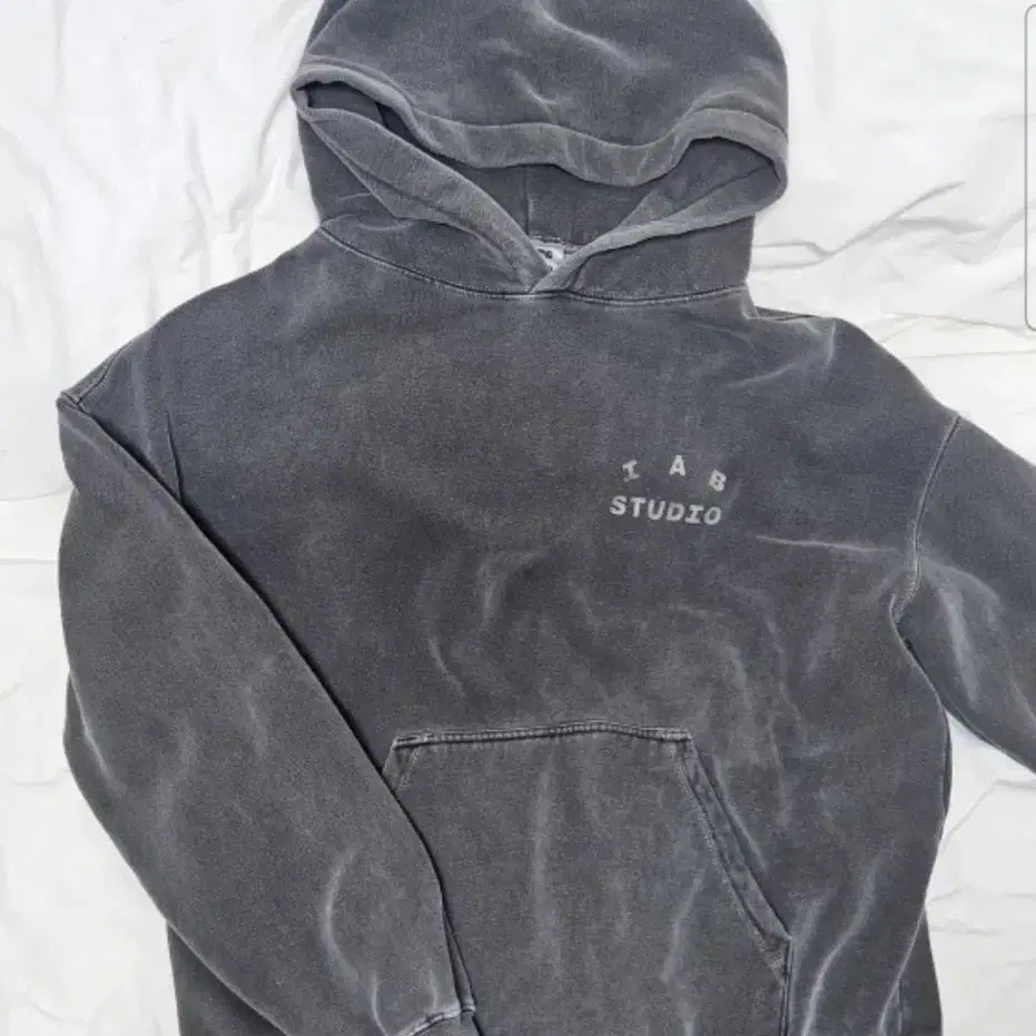 IAB-STUDIO | 아이앱스튜디오 iab Pigment Hoodie + Munch Bag