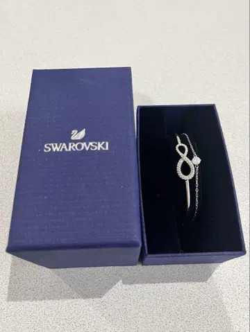 최종 가격 인하 SWAROVSKI 인피니티 팔찌