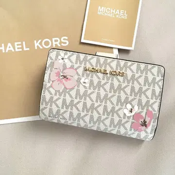 새상품 MICHEAL KORS 마이클코어스 정가 41,800엔 지갑