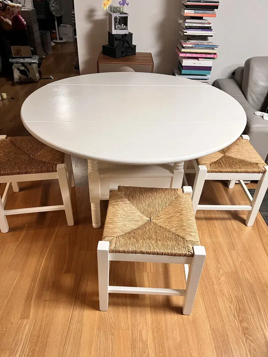 Italian folding round table and 4 rattan chair set