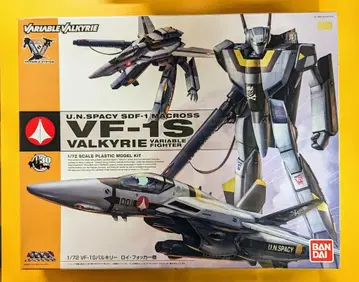 반다이 1/72 스케일 VF-1S 로이 포커 기체