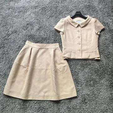 FOXEY 40 피치 베이지 계열 스커트 정장