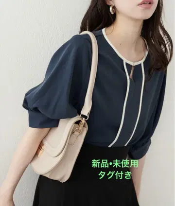 natural couture 메탈 후크가 달린 배색 6부 소매 블라우스