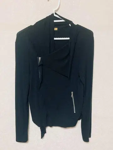 쿨 카레안 고탄다 레이디스 상의 블랙 블랙 컬러