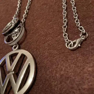 VW 로고 목걸이 실버