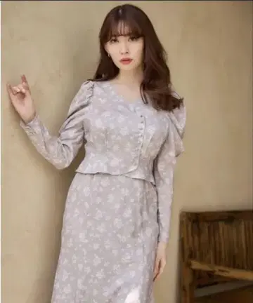 헤르리프토 마리골드 새틴 드레스